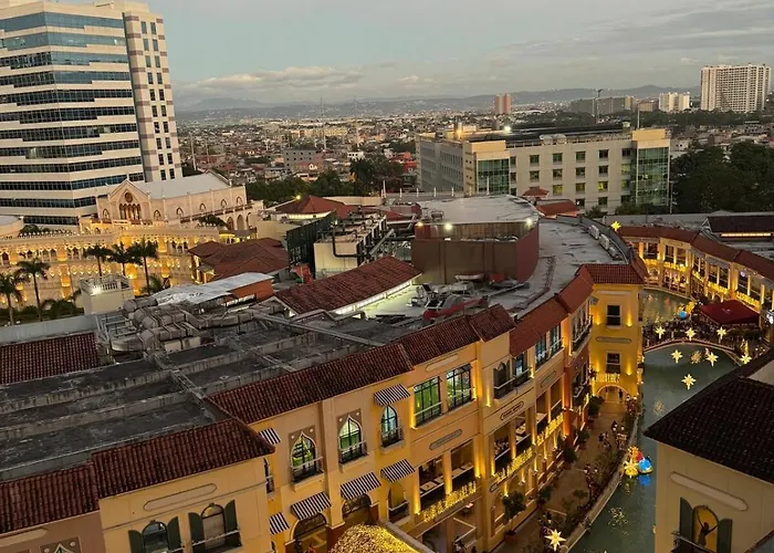Apartment Spacious Staycation With Venice Grand Canal View Manila